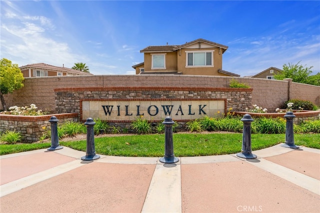 community / neighborhood sign with a lawn