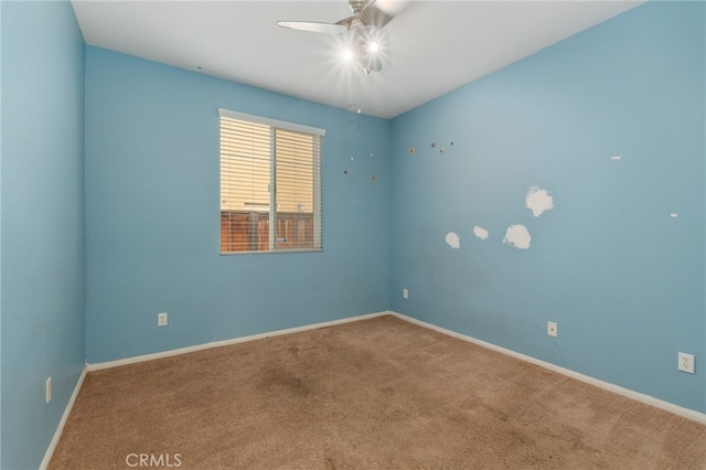 unfurnished room with carpet floors and ceiling fan