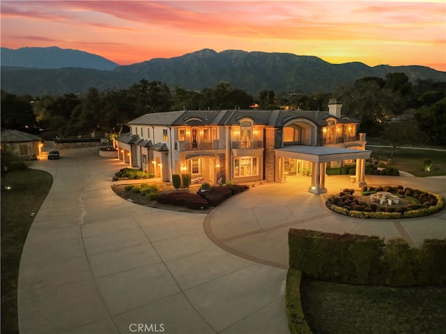 view of front of house featuring a mountain view