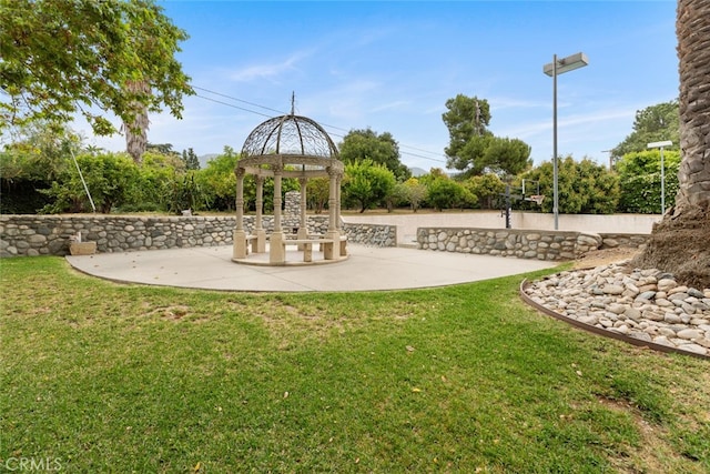 view of yard with a patio area