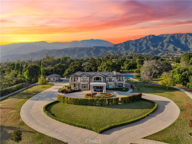 view of home's community featuring a mountain view