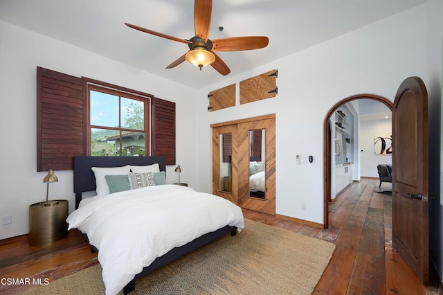 bedroom featuring dark hardwood / wood-style floors and ceiling fan