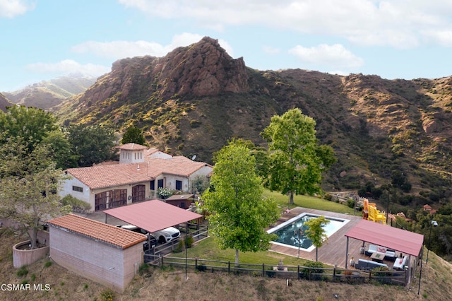 bird's eye view with a mountain view