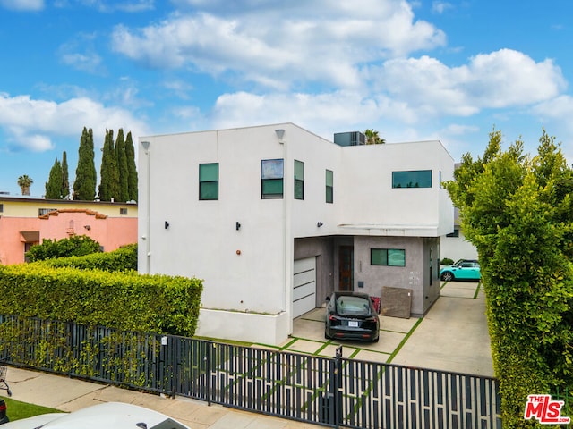 view of front facade with a carport