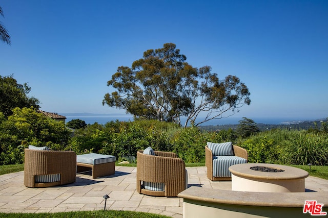 view of patio with a fire pit