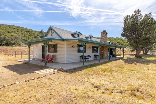 view of front of home featuring a patio area