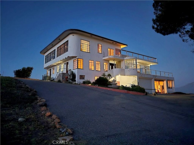 view of front of property featuring a garage