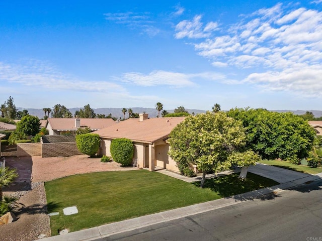 single story home with a front lawn