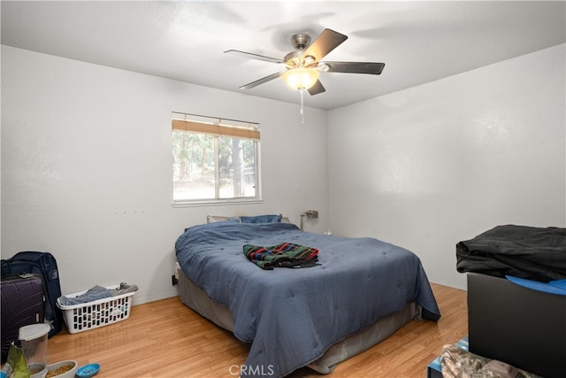 bedroom featuring light hardwood / wood-style floors and ceiling fan