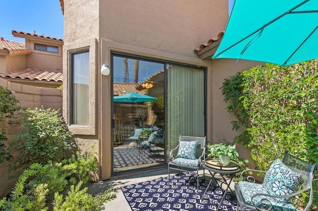 entrance to property featuring a patio