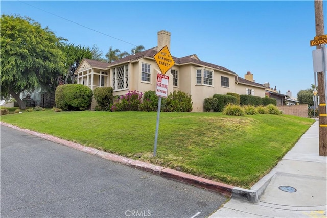 view of front of house with a front yard