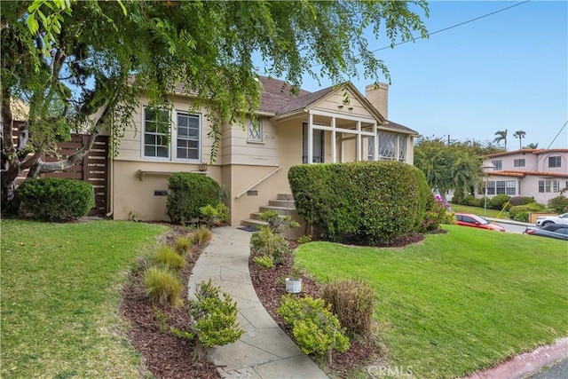 view of front of home with a front lawn