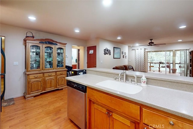 kitchen with ceiling fan, sink, stainless steel appliances, and light wood-type flooring