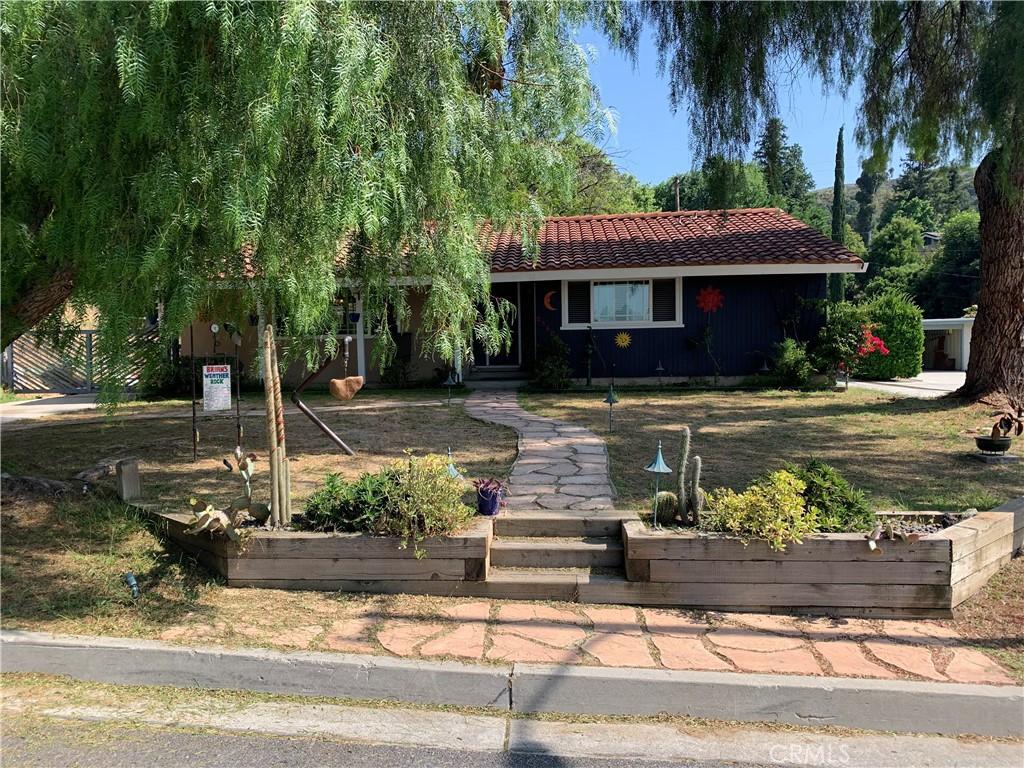 23506 Neargate Dr, Newhall, CA 91321 - view of front of property