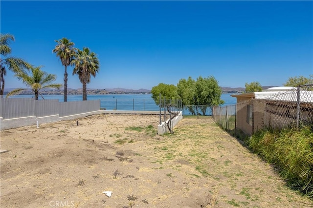 view of yard featuring a water view