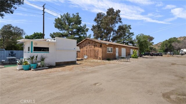 view of front of property with an outbuilding