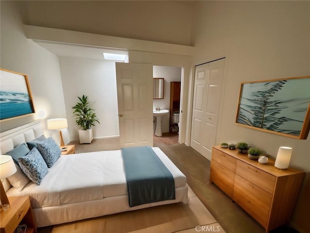 bedroom featuring sink and a closet