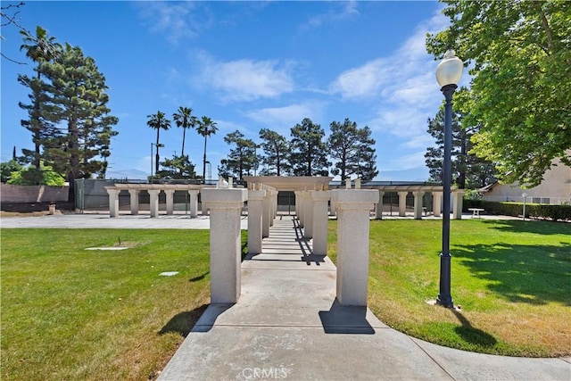 view of home's community featuring a yard