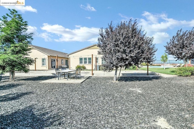 view of yard featuring a patio