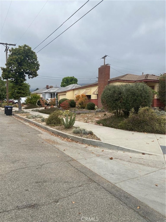 view of front of house with driveway and an attached garage