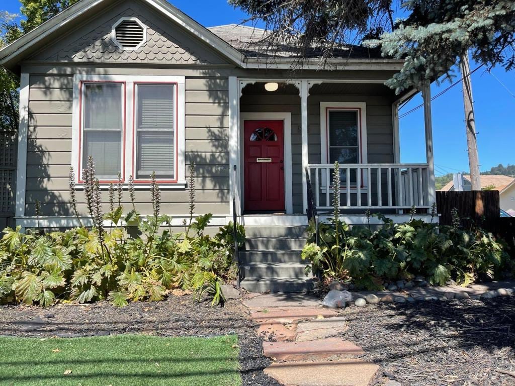 view of front of house with covered porch