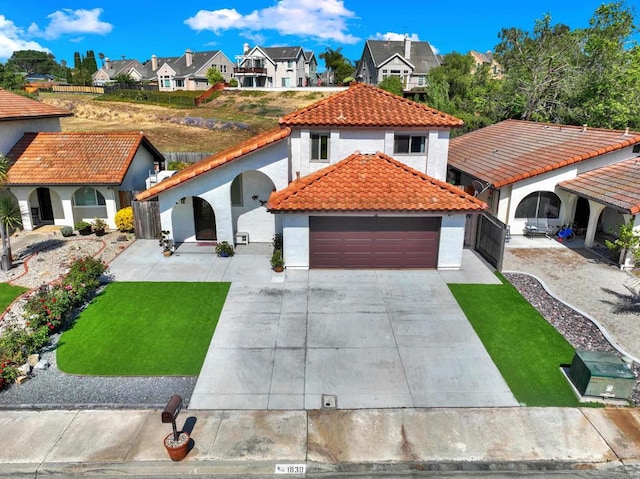 view of front of house featuring a garage and a front yard