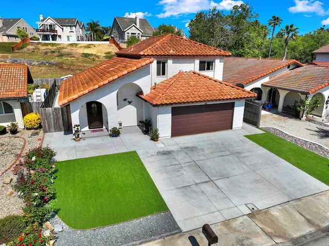 view of front facade featuring a front yard