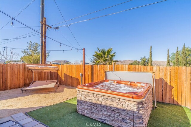 view of yard with a hot tub