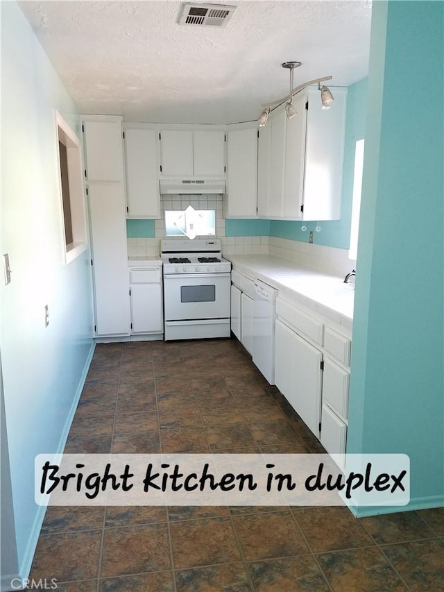 kitchen featuring sink, white appliances, white cabinetry, a textured ceiling, and decorative backsplash