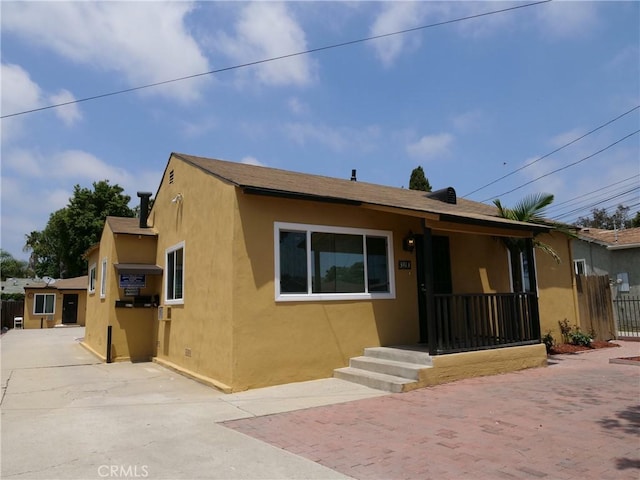 view of front of home featuring a patio area