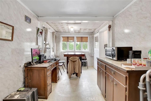 kitchen featuring ornamental molding