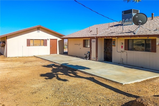 view of front of house featuring a patio