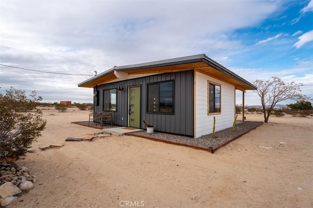 65154 Hoover Rd, Joshua Tree, CA 92252 - view of front of home with board and batten siding
