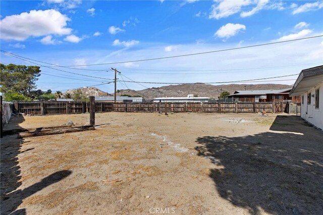 view of yard with a mountain view