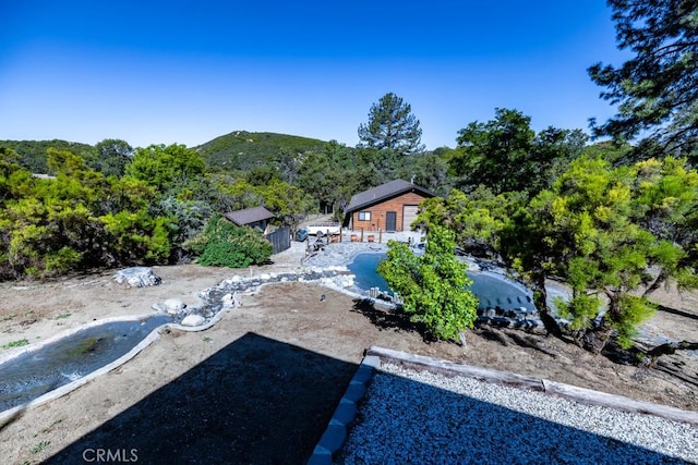 view of yard with a mountain view