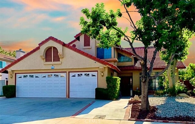 view of front facade featuring a garage