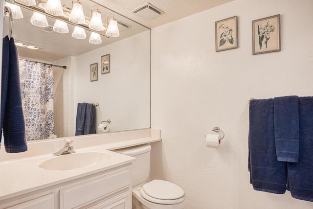 bathroom featuring a shower with shower curtain, vanity, and toilet