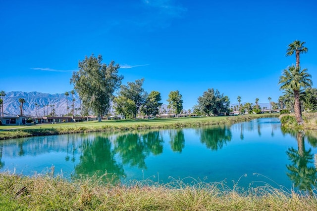 water view with a mountain view