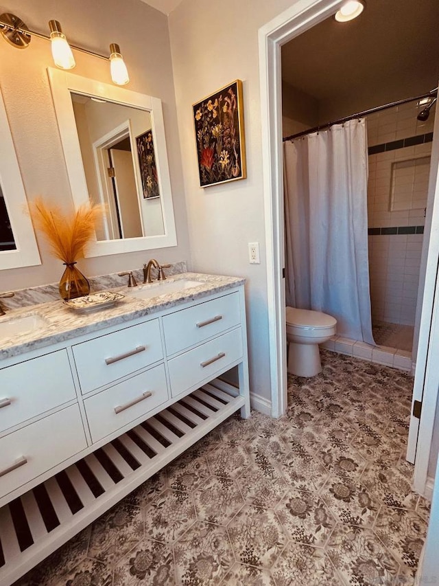 bathroom with vanity, a shower with shower curtain, and toilet