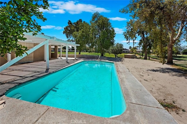 view of swimming pool with a pergola