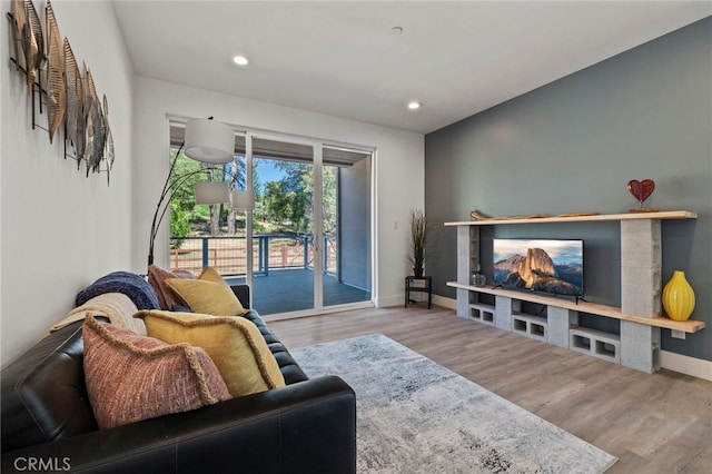 19574 Butler Way, Groveland, CA 95321 - living area featuring wood finished floors and recessed lighting