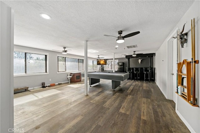 7410 Frontera Ave, Yucca Valley, CA 92284 - game room with ceiling fan, indoor bar, hardwood / wood-style floors, and a textured ceiling