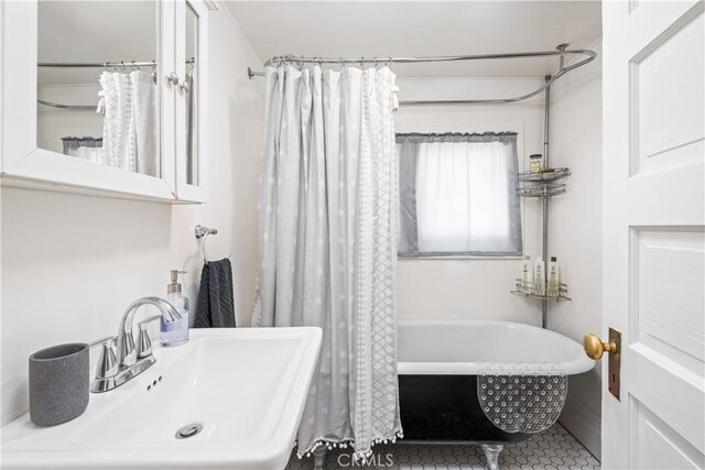 bathroom with tile patterned floors, sink, and shower / bath combo