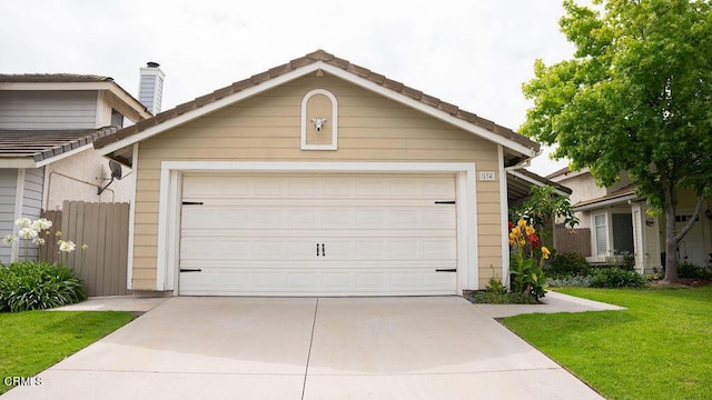 exterior space featuring a front yard