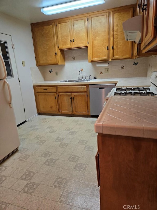 kitchen with sink, decorative backsplash, white appliances, and exhaust hood