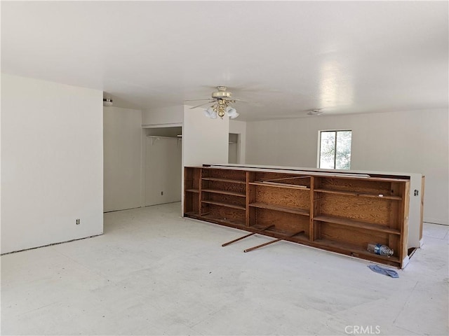 empty room with ceiling fan