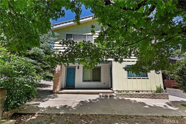 view of front of property featuring a patio area