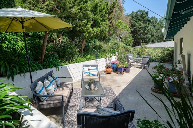 view of patio featuring an outdoor hangout area