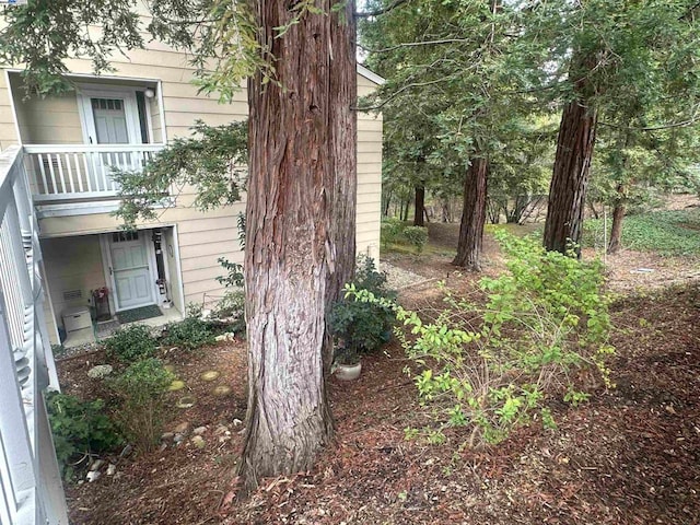 view of yard with a balcony