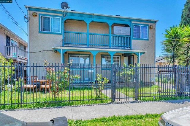 view of front of property featuring a balcony